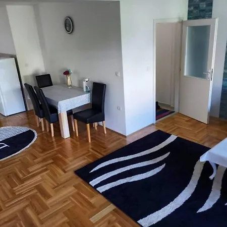 Apartman Niki * טרביניה