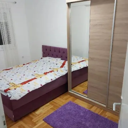 Apartman Niki דירה *